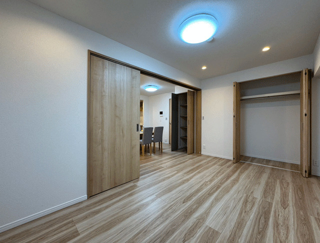 ナイスアーバン鶴ケ谷ヒルズの洋室