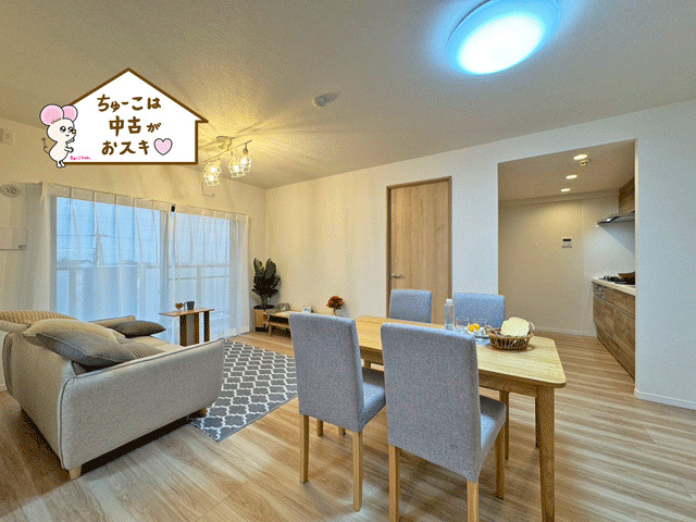 ナイスアーバン鶴ケ谷ヒルズの居間・リビング