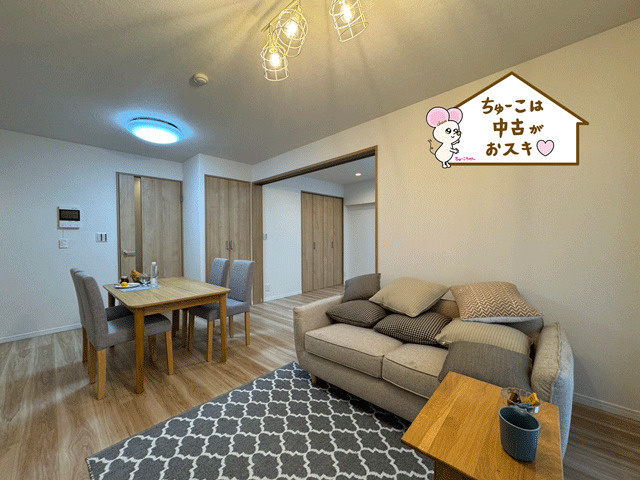 ナイスアーバン鶴ケ谷ヒルズの居間・リビング