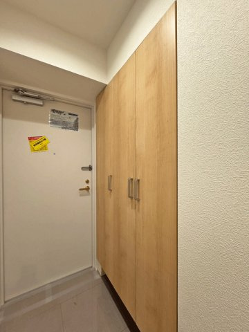 ナイスアーバン鶴ケ谷ヒルズの玄関