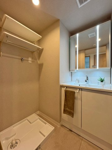 ナイスアーバン鶴ケ谷ヒルズのランドリースペース