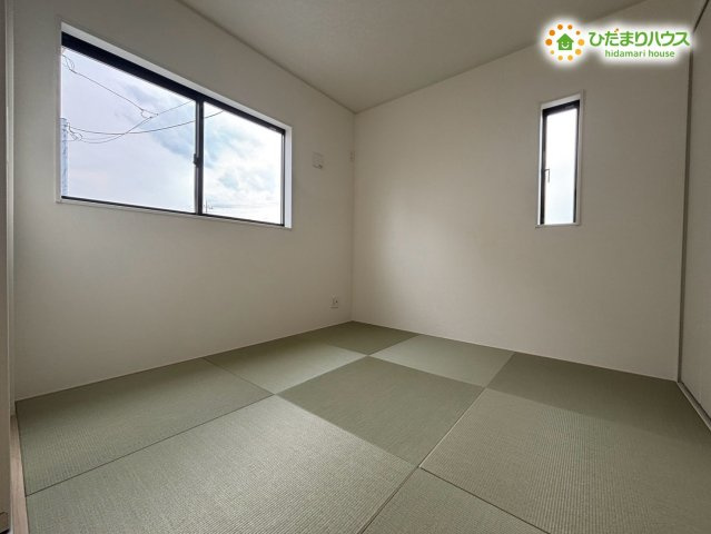 本庄市下野堂　第6　新築一戸建て　クレイドルガーデン　03の和室|柔らかな光が入る和室です。畳の香りが心地よく、リビングとの続き間で家族の気配を感じながら過ごせます。客間としても使いやすく、落ち着いた雰囲気が広がる一部屋です♪
