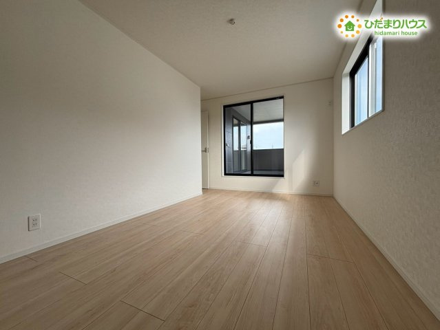 本庄市下野堂　第6　新築一戸建て　クレイドルガーデン　03の内装|ゆとりの広さがあり、大きめのベッドやドレッサーも置くことができます。窓からの光が心地よく、朝の支度やリラックス時間も快適に過ごせます☆