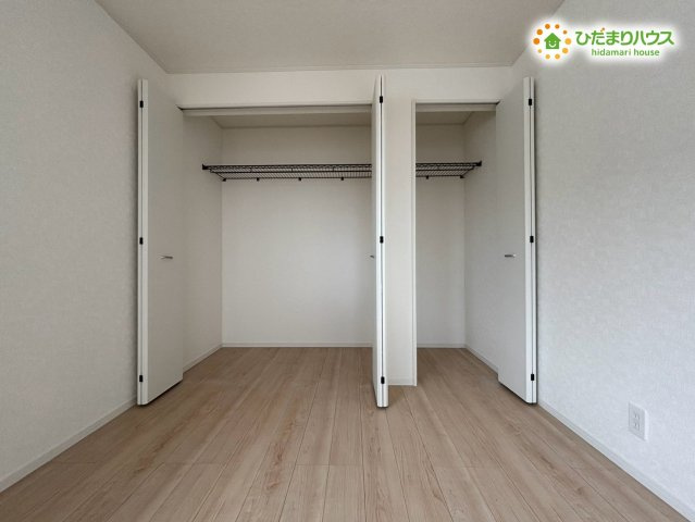 本庄市下野堂　第6　新築一戸建て　クレイドルガーデン　03の収納|クローゼットが備わっているのでお部屋がスッキリ片付きますね◎衣類や日用品をまとめて片付けられる収納量が魅力です。整理整頓が自然と進む快適なスペースです！