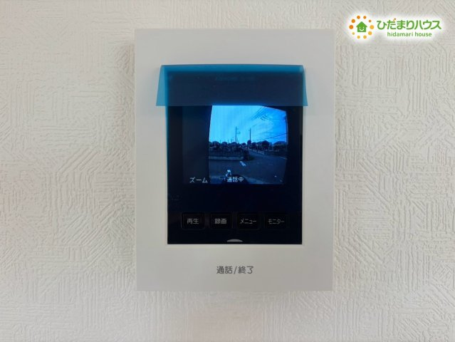 本庄市下野堂　第6　新築一戸建て　クレイドルガーデン　03の防犯設備|録画機能付きのTVモニターインターホンが設置されています。訪問者の様子をしっかり確認でき、留守中の来訪も後からチェックできる安心感があります。操作も分かりやすく、毎日の暮らしを心強く支えてくれる設備で