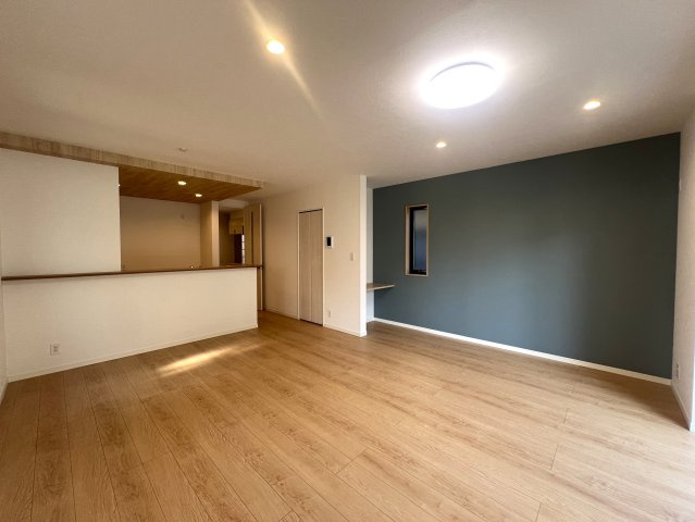 見た目がKAWAIIだけじゃない！あざとい系な新築戸建【泉区岡津町】の居間・リビング|居間です