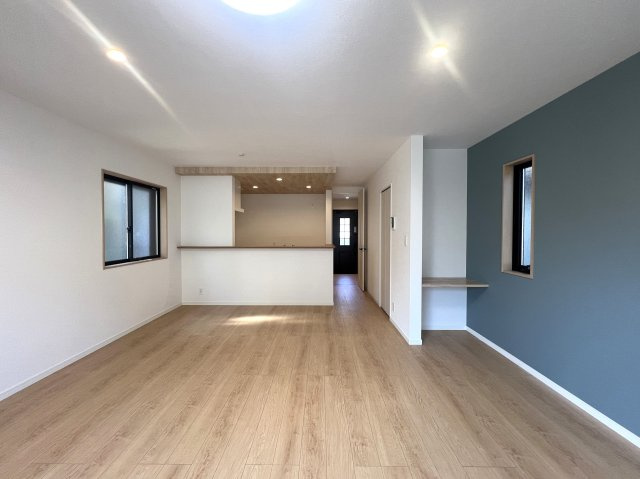 見た目がKAWAIIだけじゃない！あざとい系な新築戸建【泉区岡津町】の居間・リビング|使いやすいリビングです