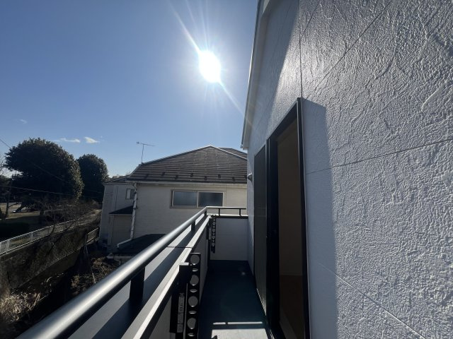 見た目がKAWAIIだけじゃない！あざとい系な新築戸建【泉区岡津町】のバルコニー|バルコニーがあります