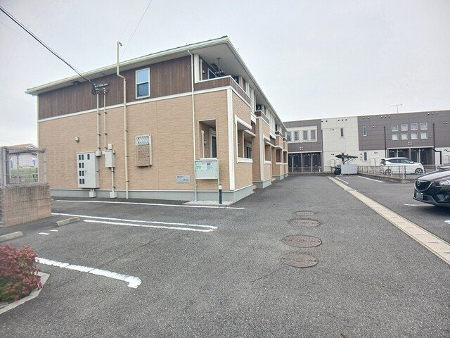 エレガンス・ウィンズの駐車場