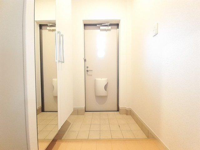 アベニール３番館の玄関