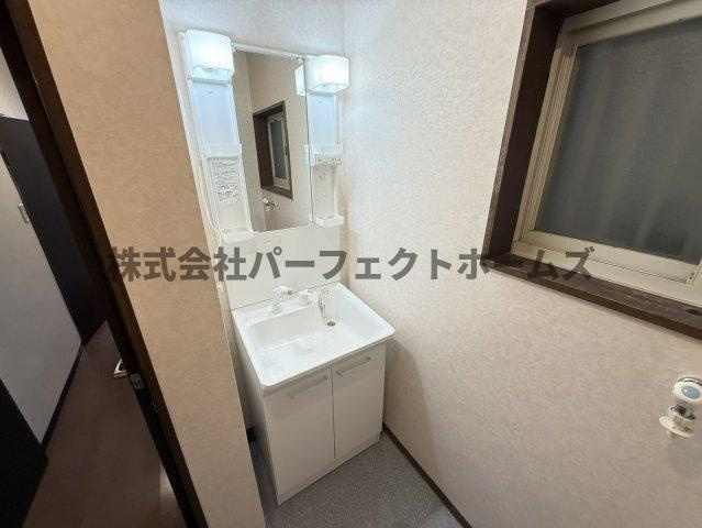 西牧野戸建　賃貸の独立洗面台|独立洗面台あり、毎朝おしゃれに忙しい女性の方におすすめです