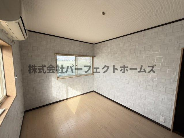 西牧野戸建　賃貸の洋室|落ち着いた色調の洋室です