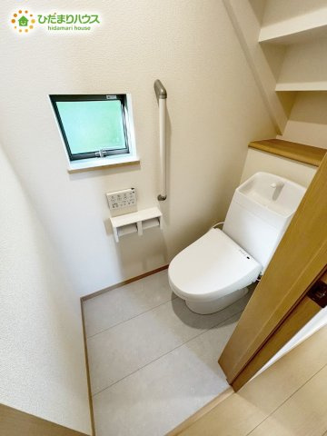 野田市桜台59番　新築戸建　A号棟のトイレ|小窓が付いているので、トイレも明るい空間になっております♪						
