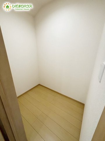 野田市桜台59番　新築戸建　A号棟の収納|2階には大容量収納の納戸完備！家族共有で使用するイベント用品や季節家電、日用品のストック収納にも便利です！