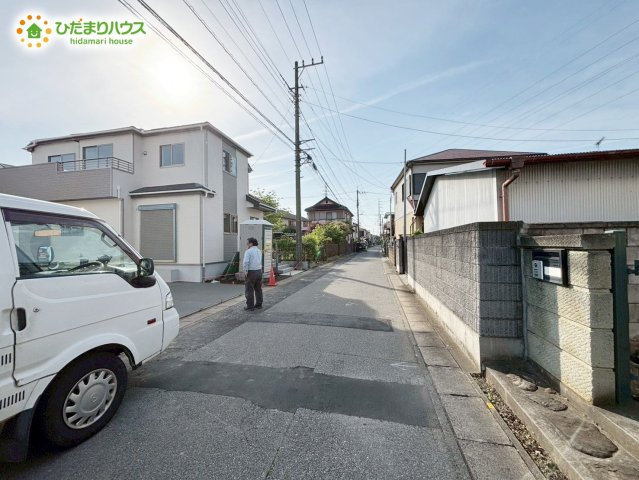 野田市桜台59番　新築戸建　A号棟の前面道路含む現地写真|交通量が少なくゆったりとした前面道路は、小さなお子様のいるご家庭にも安心です(^^♪