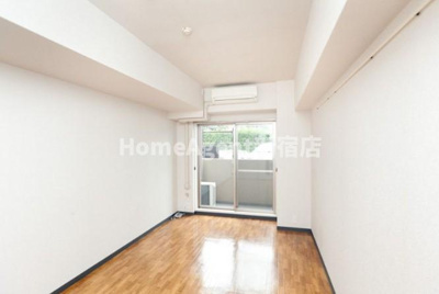 【居間・リビング】 | アルファード西落合 | 同仕様写真
日勤管理人！マンション隣にはショッピングセンター（80m）