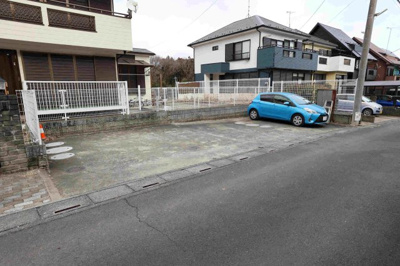 【駐車場】 | 毛呂山町西戸 中古住宅 | カースペース並列４台可