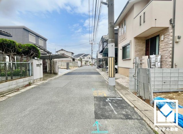 伏見区久我森の宮町　25-1期　1号棟　の前面道路含む現地写真