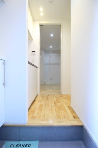 ゼニーヴ上高田の玄関