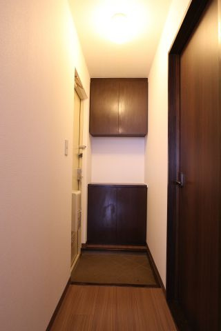 ルシエール多聞の玄関