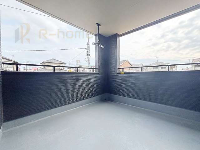 水戸市元吉田町10期　新築戸建て　2号棟のバルコニー|急な雨でも安心のインナーバルコニー♪忙しいご夫婦も大満足♪