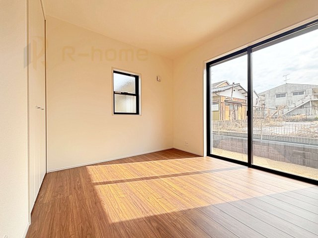 水戸市元吉田町10期　新築戸建て　2号棟の洋室|1階洋室はゲストルーム、キッズスペースとしても利用可能♪
開放してリビングと繋げればゆとりの大空間！