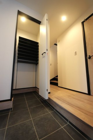 葛飾区東四つ木３丁目　新築戸建ての玄関