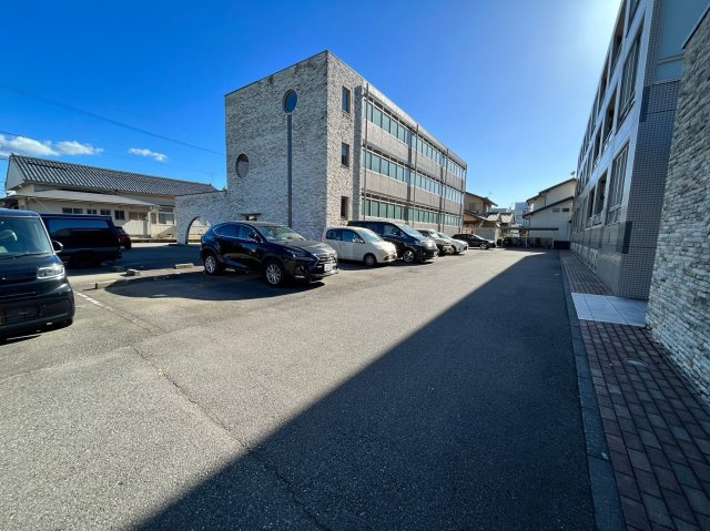 パラティーナ　北館の駐車場