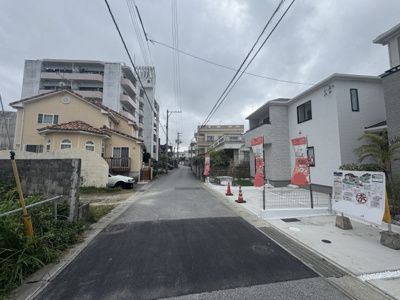 【前面道路含む現地写真】 | 沖縄市東（全3棟）C号棟 | ※南側公道4.9m♪