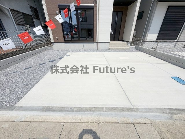 三郷市戸ケ崎1丁目　新築戸建　全4棟　4号棟の駐車場|カースペース並列2台駐車可能