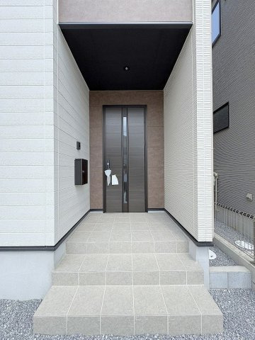 三郷市戸ケ崎1丁目　新築戸建　全4棟　4号棟のエントランス|玄関アプローチです