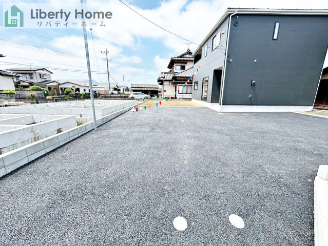 那珂市瓜連第14　新築戸建　5号棟の駐車場