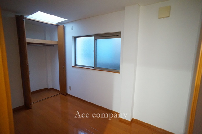 【子供部屋】 | 平野区瓜破東5丁目 | 【3階：洋室4.8帖】（2ドア1ルーム）クローゼット完備♪トップライト（天窓）付きです☆