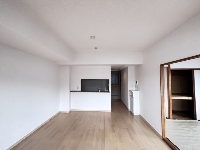 サンシティ安東駅前プラザの居間・リビング