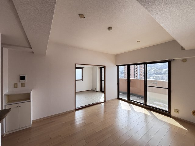 サンシティ安東駅前プラザの居間・リビング