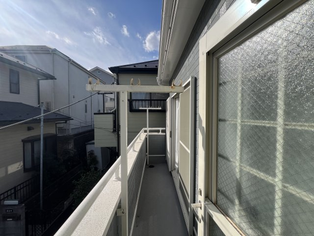 マイナスポイントにばかり気を取られるのはもうやめて！！築30年の魅力は魔力な、【泉区白百合3丁目／リフォーム戸建】のバルコニー|落ち着いた時間を過ごせるバルコニーです