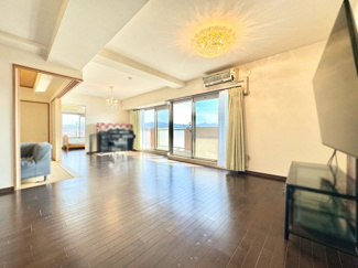 【居間・リビング】 | パデシオン伏見深草 | 【LDK21.9帖】