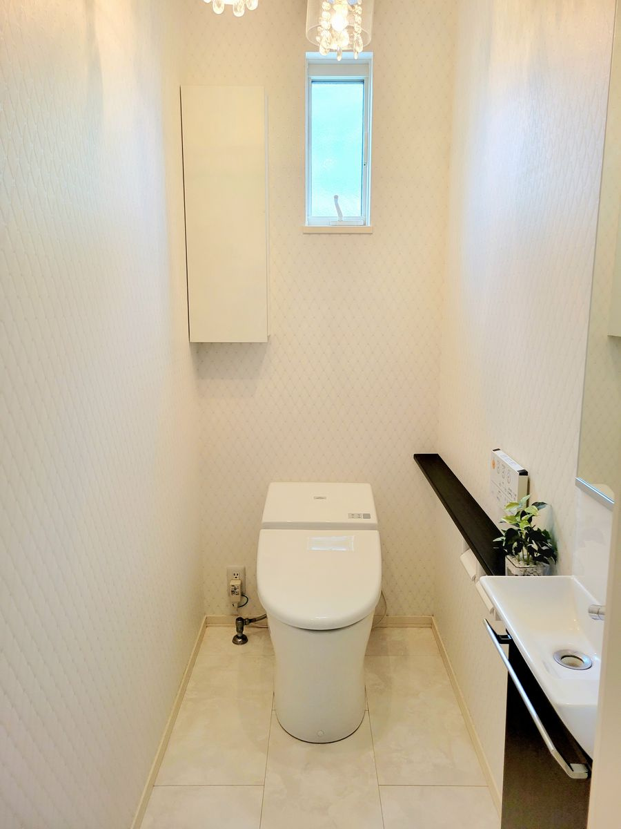 安城市篠目町井山戸建のトイレ|2階トイレ