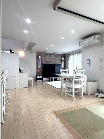 安城市篠目町井山戸建の居間・リビング