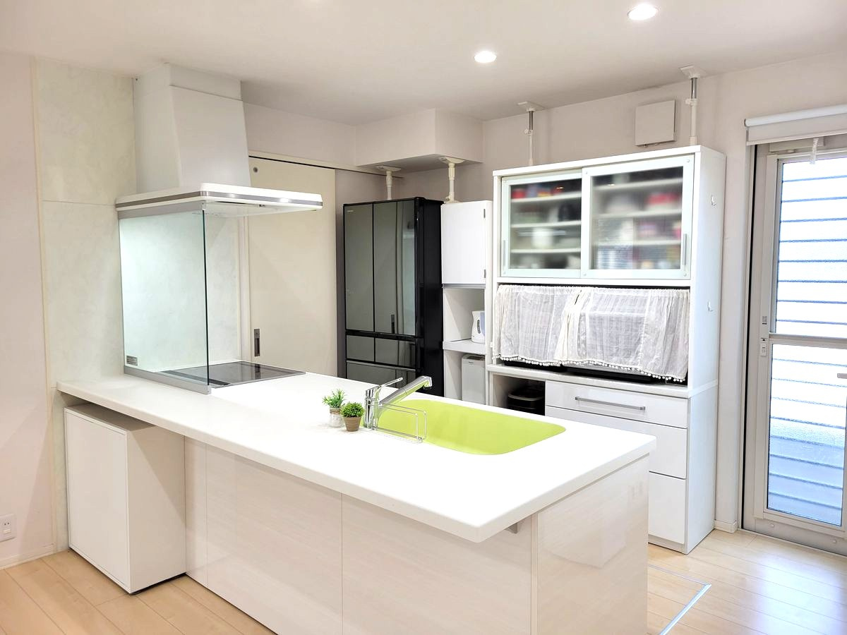 安城市篠目町井山戸建のキッチン