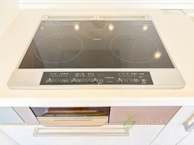 六本木アーバンレックスのキッチン|三口IHコンログリル付き