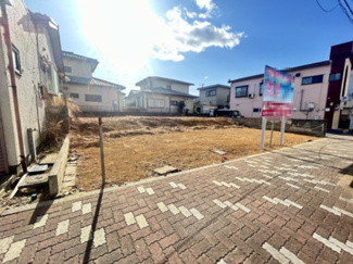 【外観】 | お散歩やジョギング、週末のご家族での遊びに最適です！目の前に広がる開放感とゆとり、暮らしの夢を育む理想の住まいがここにはあります！！お子様もきっと素直に成長してくれるはずです！ホッと生活できそう！