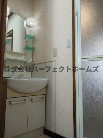 菅相塚町戸建　賃貸の洗面所|広い洗面スペース