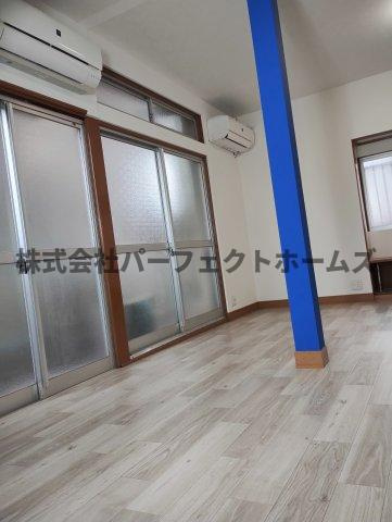 菅相塚町戸建　賃貸の内装|明るい色調の室内です