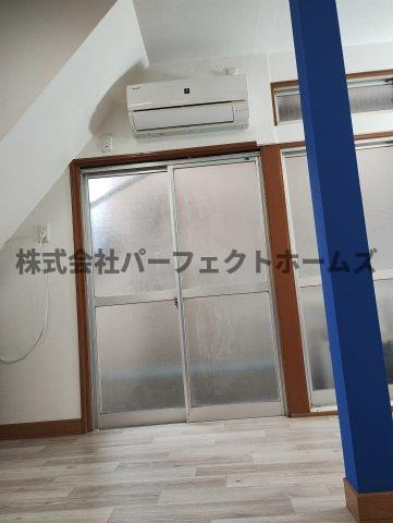 菅相塚町戸建　賃貸の居間・リビング|ゆったりとした居間です