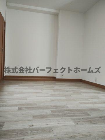 菅相塚町戸建　賃貸の居間・リビング|こちらの居間で趣味の時間をお楽しみください