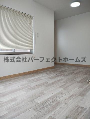 菅相塚町戸建　賃貸の居間・リビング|おしゃれなリビングです
