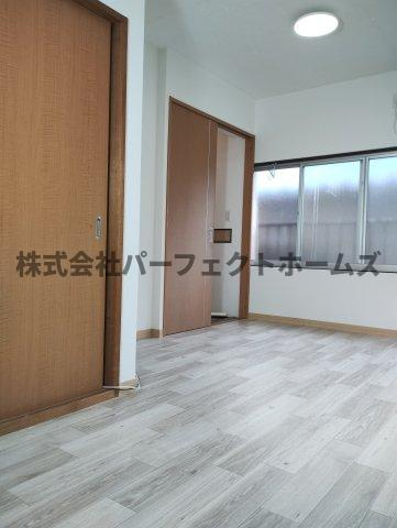 菅相塚町戸建　賃貸の居間・リビング|こちらの居間で趣味の時間をお楽しみください
