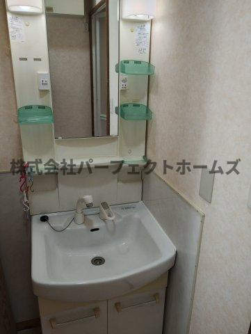 菅相塚町戸建　賃貸の独立洗面台|独立洗面台で身支度をすべて済ませてしまいましょう