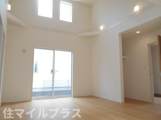 【居間・リビング】 | 郡山市芳賀3丁目新築一戸建て9棟 | こちらの居間で趣味の時間をお楽しみください